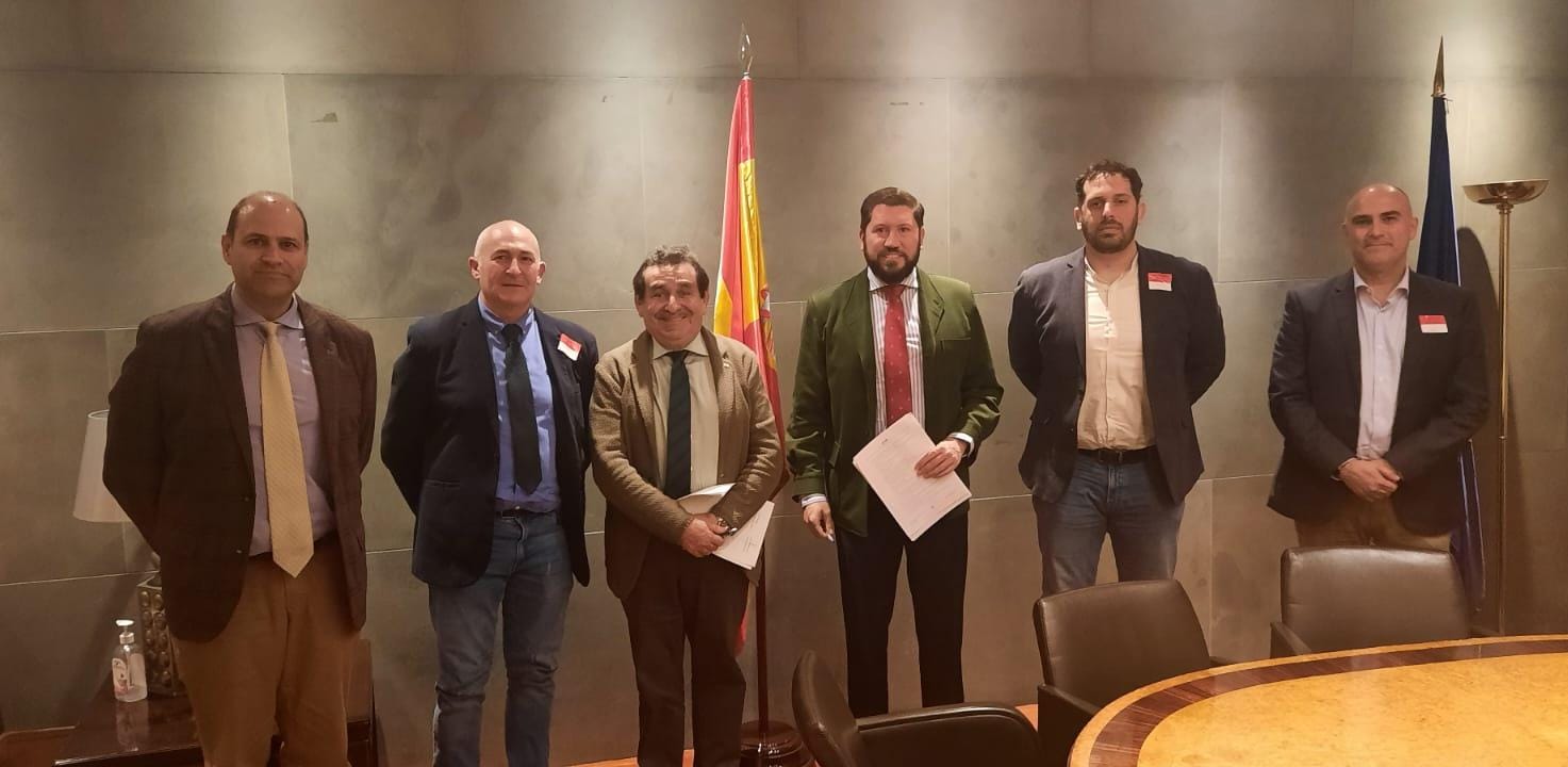 Diputado Grupo Vox Manuel Mestre y Carlos Hugo Fernández-Roca Suárez